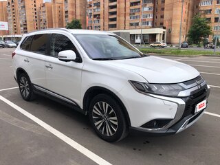 2019 Mitsubishi Outlander III Рестайлинг 3, белый, 1999000 рублей, вид 3