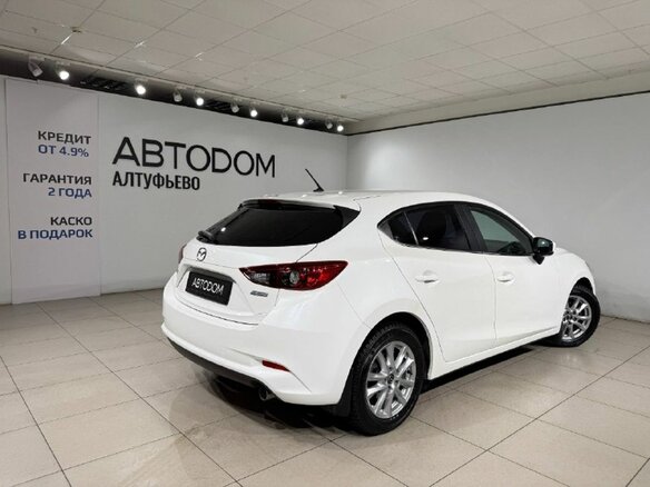 2018 Mazda 3 III (BM) Рестайлинг, белый, 1510000 рублей - вид 4
