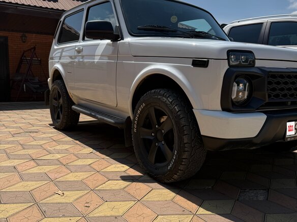 2024 Lada (ВАЗ) Niva Legend I, белый, 1100000 рублей - вид 2