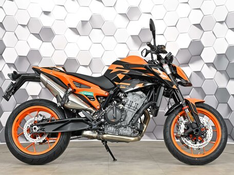 2023 KTM 890 Duke GP, оранжевый, 899000 рублей, вид 3