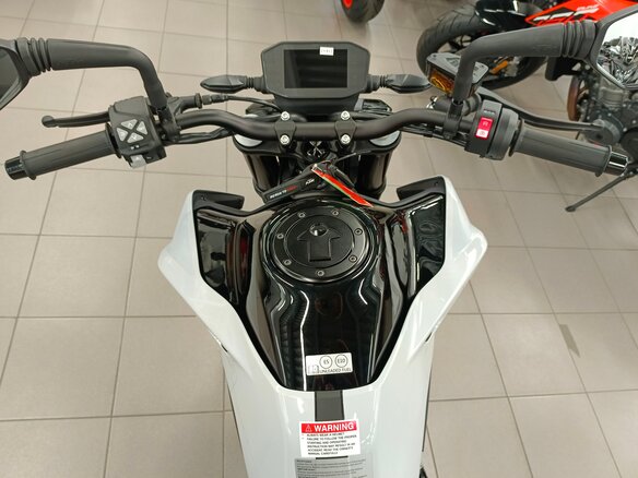 2023 KTM 790 Duke, серый - вид 16