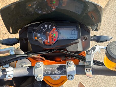 2013 KTM 690 Duke R, оранжевый, 420000 рублей, вид 5