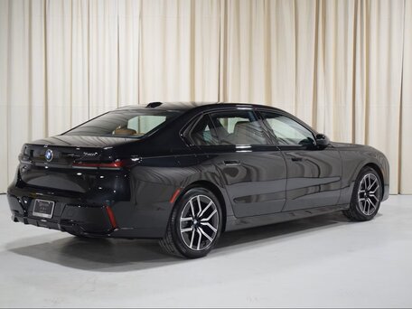 2025 BMW 7 серии 740i xDrive VII (G70), чёрный, 10893315 рублей, вид 5