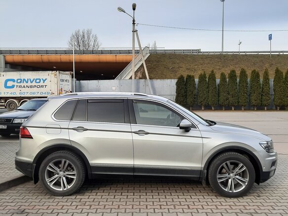 2017 Volkswagen Tiguan II, серебристый, 3250000 рублей - вид 4