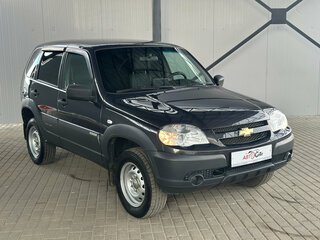2017 Chevrolet Niva I Рестайлинг, зелёный, 674000 рублей, вид 2