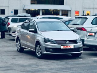 2017 Volkswagen Polo V Рестайлинг, серебристый, 999000 рублей, вид 2