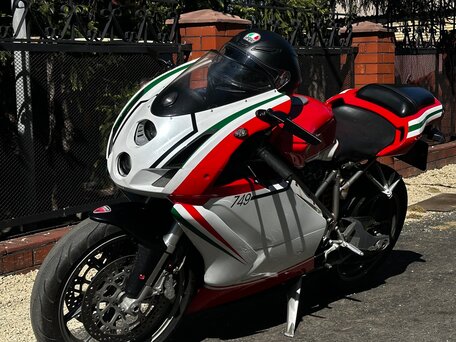 2004 Ducati 749, красный, 600000 рублей, вид 1