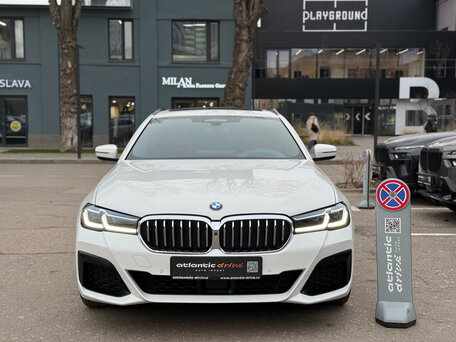 2023 BMW 5 серии 520d xDrive VII (G30/G31/G38) Рестайлинг, белый, 7500000 рублей, вид 4
