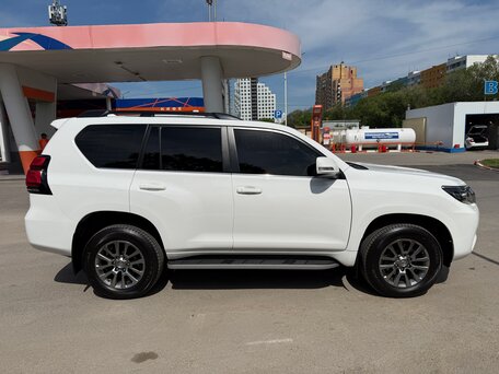 2017 Toyota Land Cruiser Prado 150 Series Рестайлинг 2, белый, вид 3
