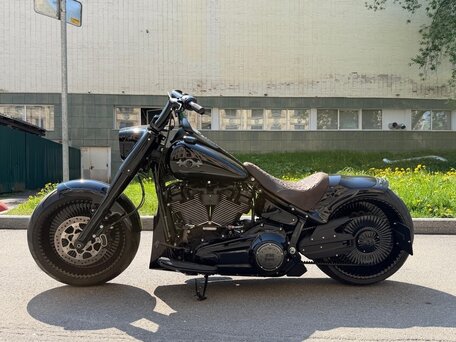 2021 Harley-Davidson Fat Boy, чёрный, 9800000 рублей, вид 2