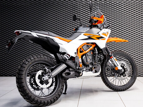2026 KTM 390 Adventure R, оранжевый, 889000 рублей, вид 3