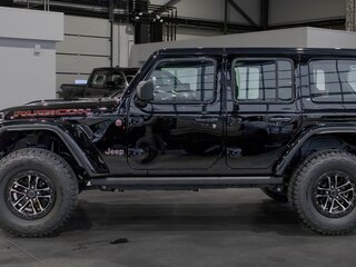 2025 Jeep Wrangler IV (JL) Рестайлинг, чёрный, 8280000 рублей, вид 4