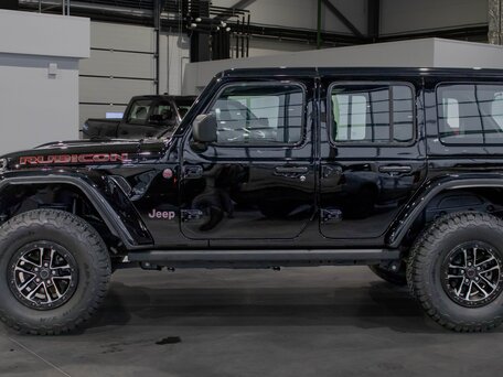 2025 Jeep Wrangler IV (JL) Рестайлинг, чёрный, 8280000 рублей, вид 4