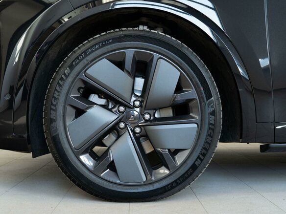 2025 Li Auto (Lixiang) L9 52.3 kWh I Рестайлинг, чёрный - вид 5