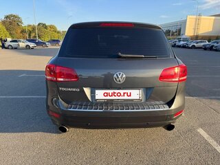 2011 Volkswagen Touareg II, серый, 1499999 рублей, вид 5
