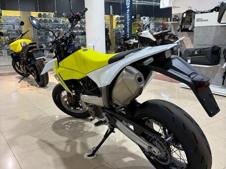 2026 Husqvarna 701 Supermoto, жёлтый, 1550000 рублей, вид 5
