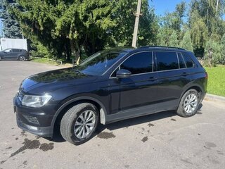 2017 Volkswagen Tiguan I Рестайлинг, чёрный, 1500000 рублей, вид 2