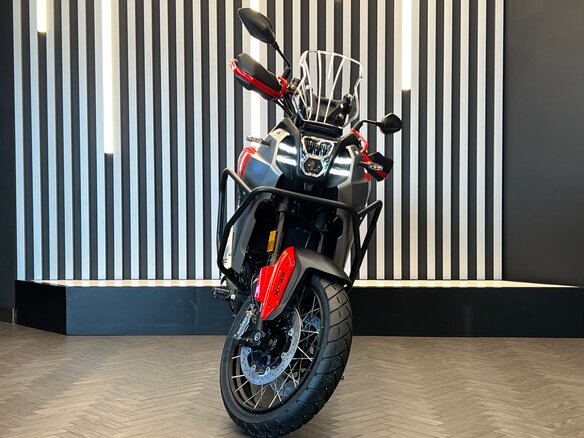 2026 QJMotor SVT 650 X, красный, 729000 рублей - вид 1