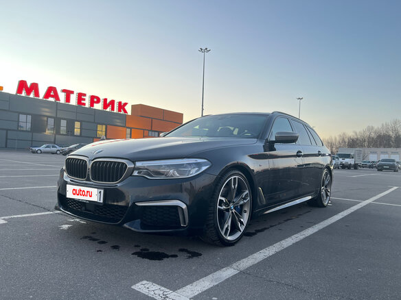 2019 BMW 5 серии M550d xDrive VII (G30/G31/G38), чёрный, 3852876 рублей - вид 1