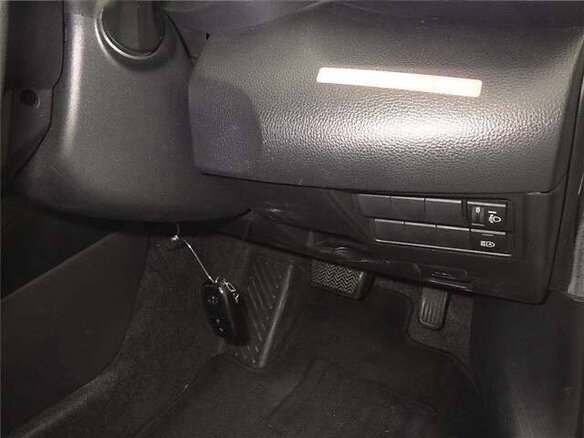 2022 Toyota Yaris IV, серебристый, 765000 рублей - вид 16