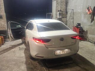 2018 Mazda 3 III (BM) Рестайлинг, белый, 1650000 рублей, вид 5