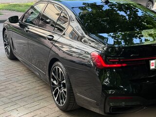 2021 BMW 7 серии 730d xDrive VI (G11/G12) Рестайлинг, чёрный, 7100000 рублей, вид 3