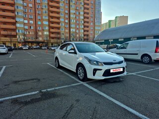 2018 Kia Rio IV, белый, 1050000 рублей, вид 2