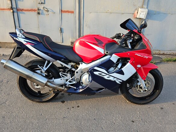 2002 Honda CBR 600F, красный, 450000 рублей