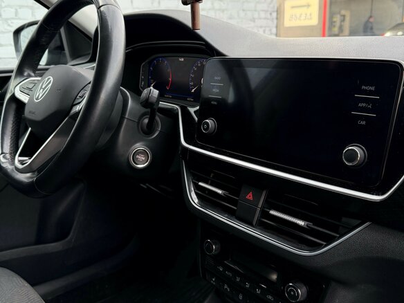 2022 Volkswagen Polo VI, чёрный, 1780000 рублей - вид 9