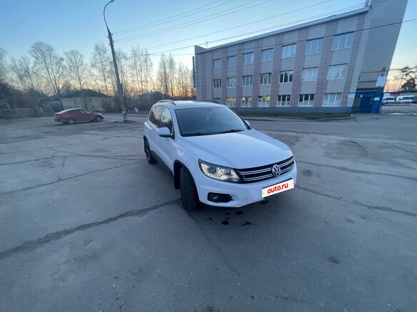 2011 Volkswagen Tiguan I Рестайлинг, белый, 1080000 рублей - вид 2