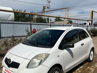 2007 Toyota Yaris II, белый, 400000 рублей, вид 1