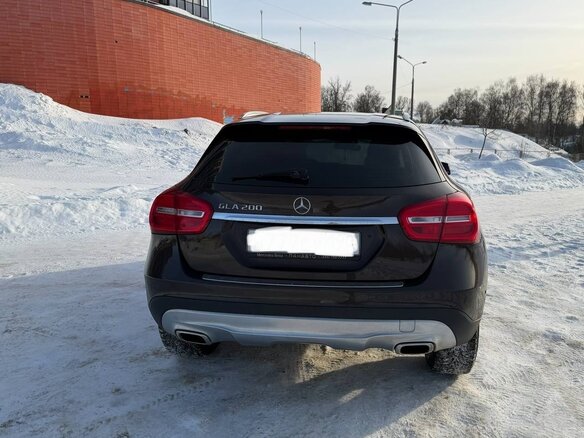 2015 Mercedes-Benz GLA 200 I (X156), коричневый, 1600000 рублей - вид 2