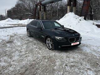 2009 BMW 7 серии Long 740Li V (F01/F02/F04), серый, 1300000 рублей, вид 4