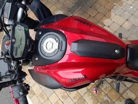 2015 Yamaha MT-07 (FZ-07), красный, 580000 рублей, вид 2