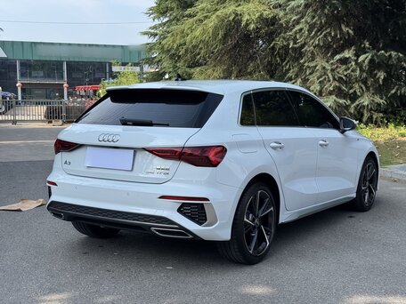 2022 Audi A3 Sportback 35 TFSI IV (8Y), белый, 2000002 рублей, вид 4