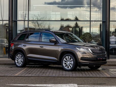 2017 Skoda Kodiaq I, коричневый, 2155000 рублей, вид 3