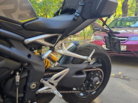2021 Triumph Speed Triple, серый, 900000 рублей, вид 5