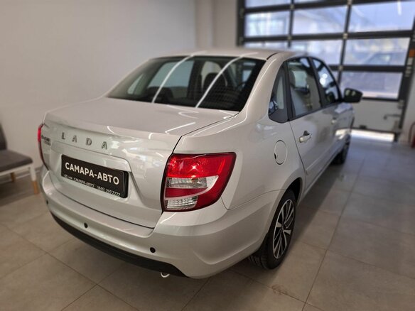 2026 Lada (ВАЗ) Granta I Рестайлинг, серебристый - вид 3