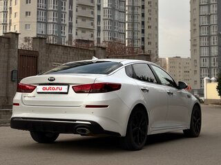 2019 Kia Optima IV Рестайлинг, белый, 1450000 рублей, вид 2