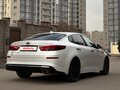 2019 Kia Optima IV Рестайлинг, белый, 1450000 рублей - вид 1