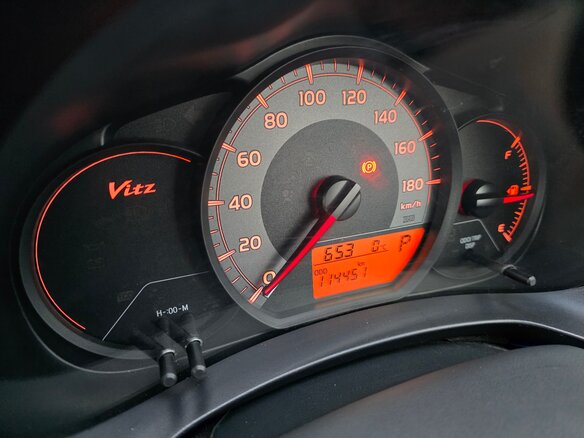 2018 Toyota Vitz III (XP130) Рестайлинг 2, белый, 900000 рублей - вид 14