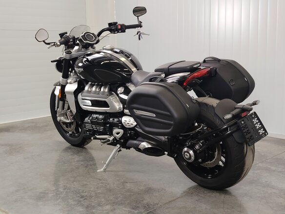 2024 Triumph Rocket 3, чёрный, 2349000 рублей - вид 5