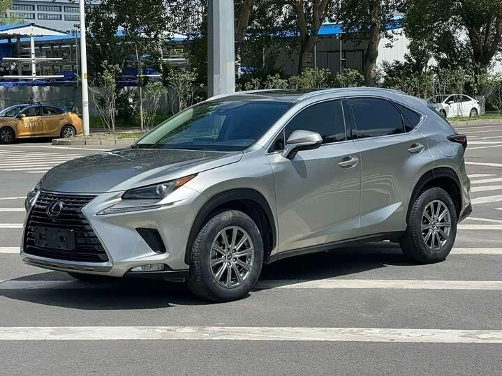 Открыть фотографии: Lexus NX I Рестайлинг
