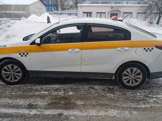 2019 Kia Rio IV, белый, 800000 рублей, вид 4