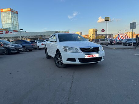 2011 Skoda Octavia II (A5) Рестайлинг, белый, 650000 рублей, вид 1