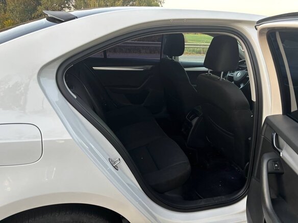 2015 Skoda Octavia III (A7), белый, 1250000 рублей - вид 8