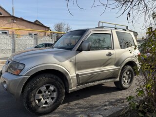2005 Mitsubishi Pajero III Рестайлинг, серебристый, 1300000 рублей, вид 4