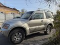 2005 Mitsubishi Pajero III Рестайлинг, серебристый, 1300000 рублей - вид 3