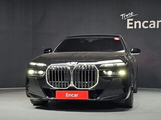 2026 BMW 7 серии 740 xDrive VII (G70) Рестайлинг, чёрный, 16445000 рублей, вид 3