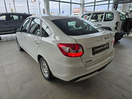 2026 Lada (ВАЗ) Granta I Рестайлинг, белый, 1098000 рублей, вид 2
